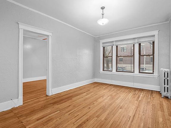 4th image of 1406 W Melrose St #1