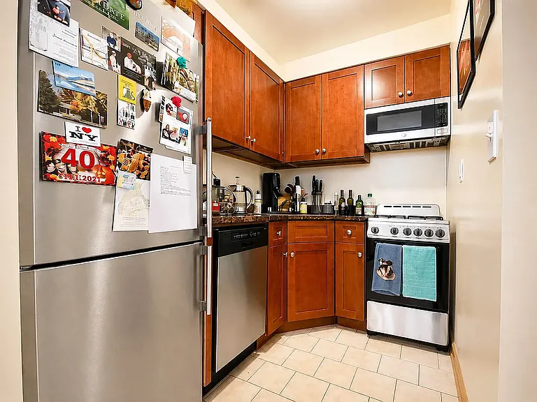 105 W 74th St #1A — Photo 3