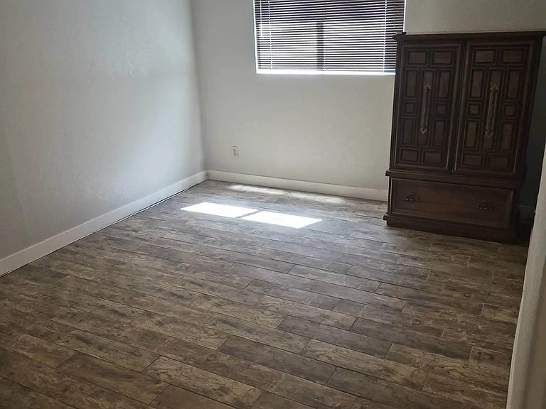 3030 E Clarendon Ave #7 — Photo 16