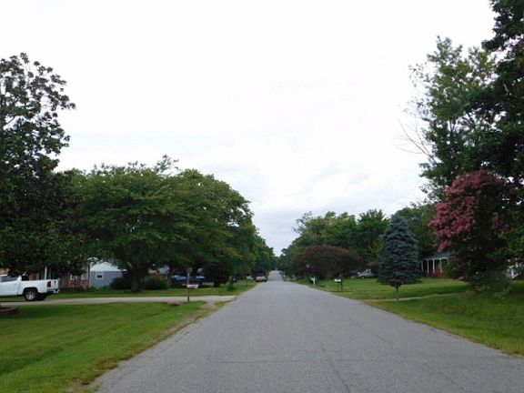 4th image of 708 Payton Dr