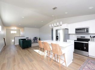 1265 Jill Dr W, West Fargo, ND 58078