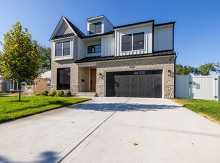 464 N Highland Ave, Elmhurst, IL 60126