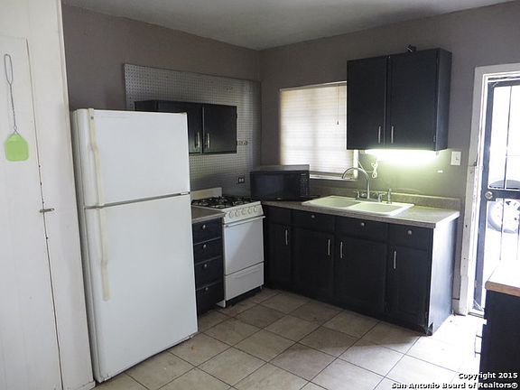 4th image of 6927 S Flores St