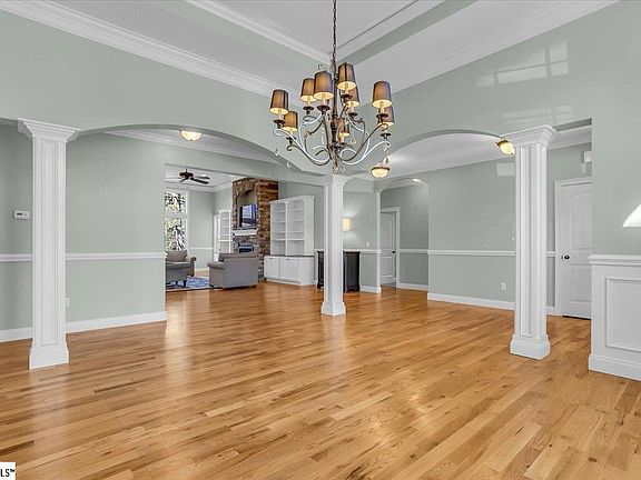 4th image of 49 Thornbriar Ct