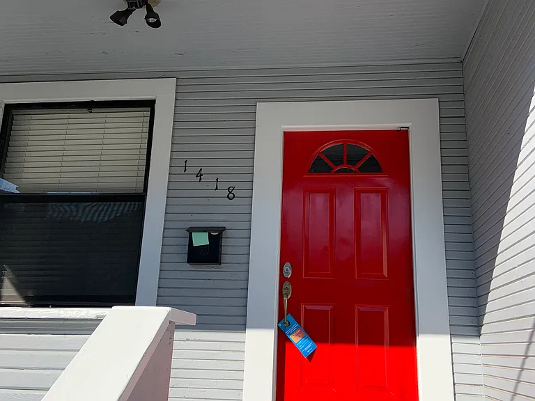 1418 Division St — Photo 2
