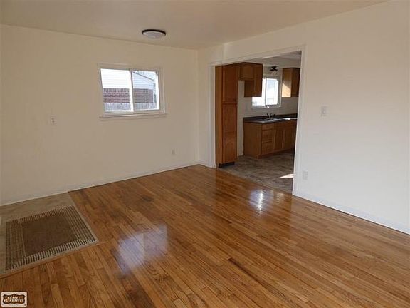 4th image of 18401 Woodbine St
