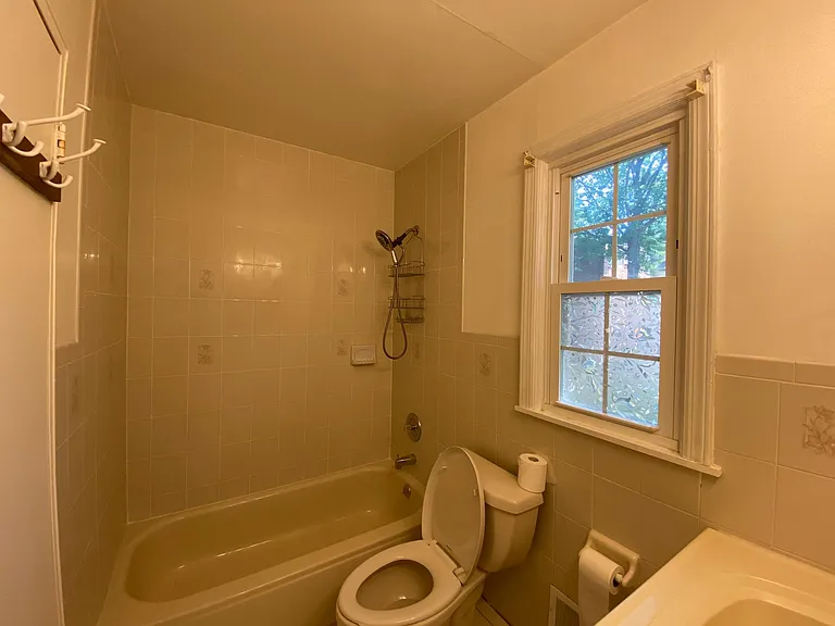 3 Stanford Dr #4A — Photo 4