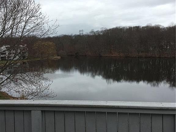 2nd image of 81 Rowayton Woods Dr