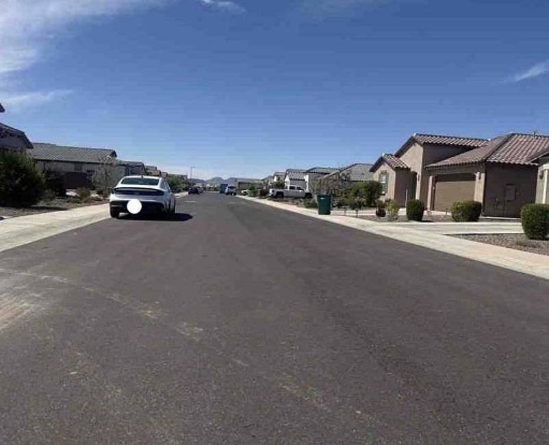 Exterior Neighborhood (street photo)