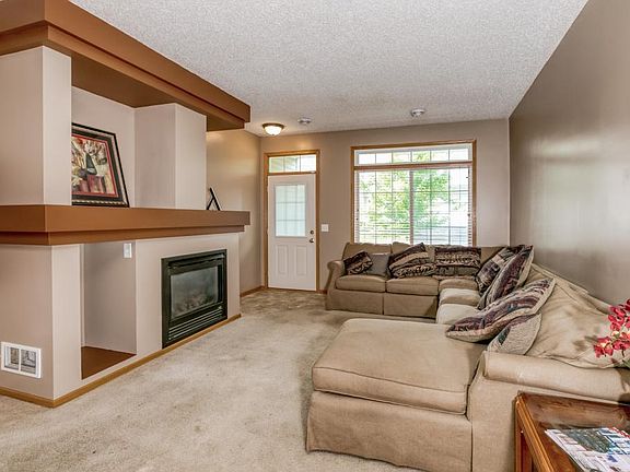 5th image of 38 Woods Ct