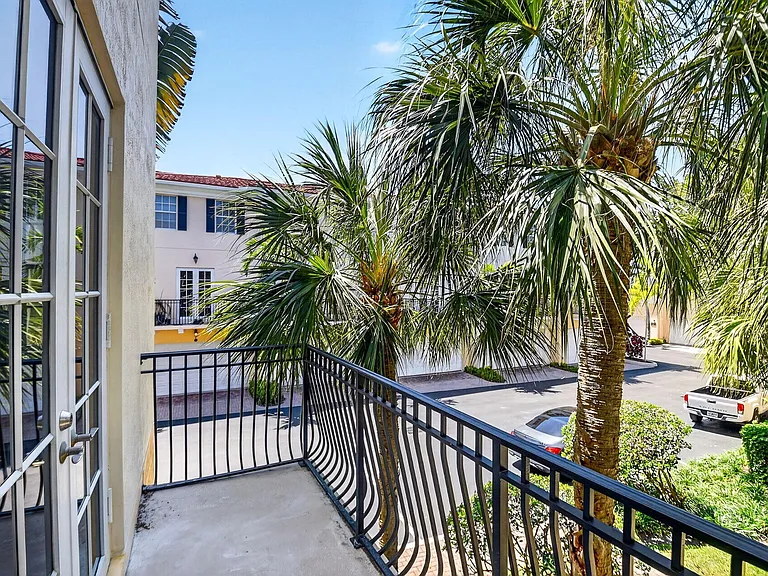 2502 N Dixie Hwy #32 — Photo 27