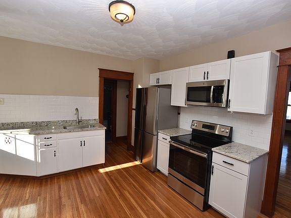 4th image of 131 Melrose Ave S