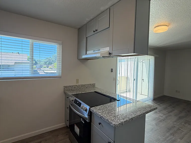 2435 Bethards Dr #3 — Photo 5