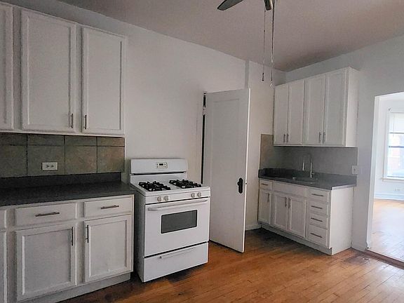 3rd image of 1001 N Richmond St #1N