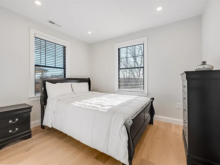 32 Perthshire Rd #2 — Photo 18