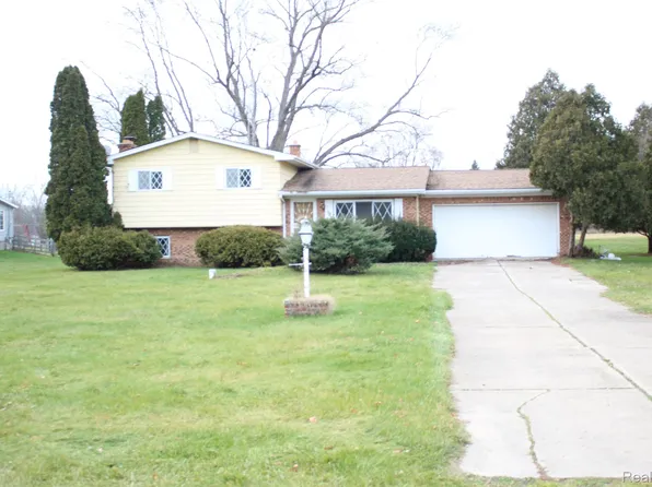 8211 Vanadia Dr, Mount Morris, MI 48458