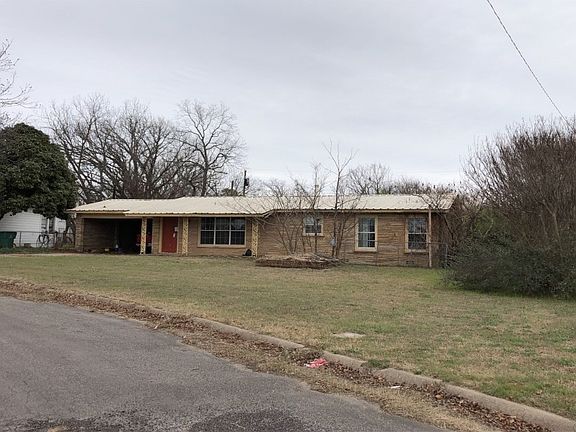 2nd image of 121 Park Dr