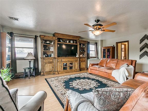 5th image of 2203 Ravenwood Ln