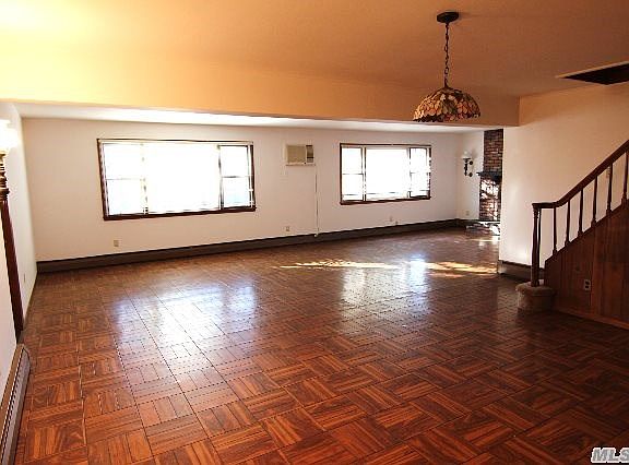 3rd image of 72 W Cabot Ln