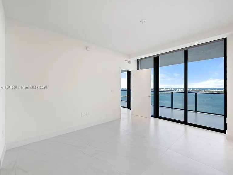 700 NE 24th St #5105 — Photo 50