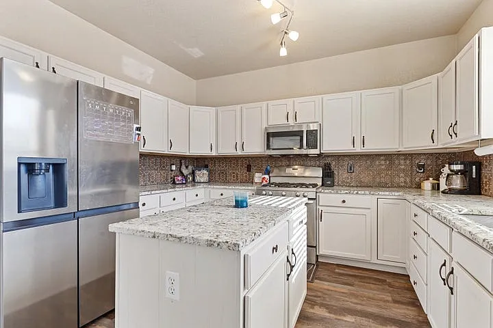 1383 Peppoli Loop SE — Photo 4