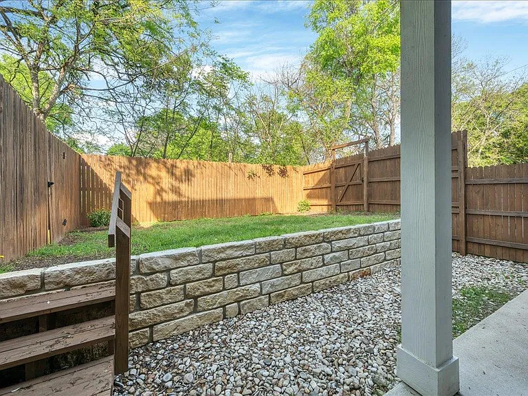 8922 Menchaca Rd #102 — Photo 35