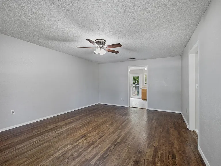 308 N Roe St #B — Photo 6