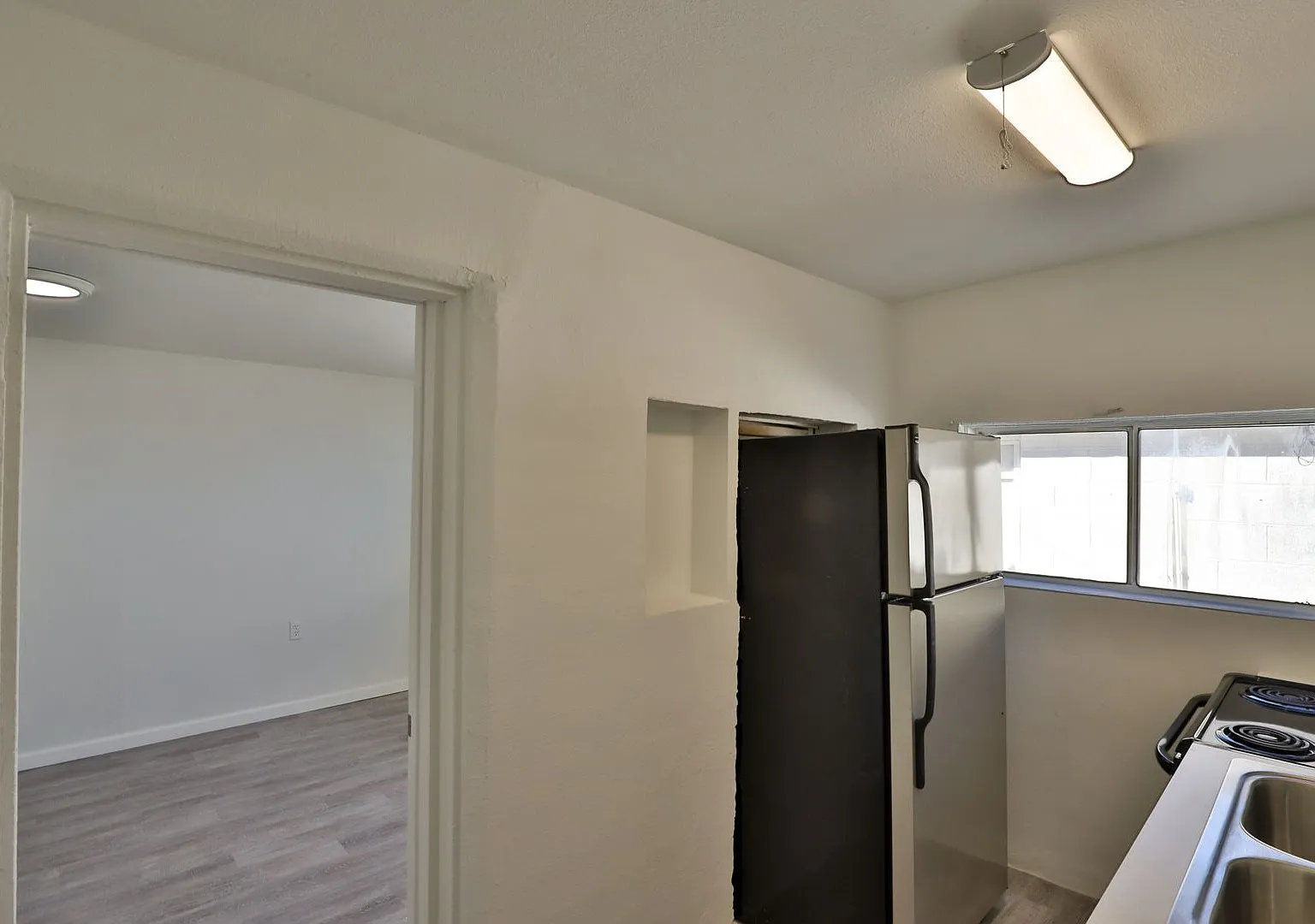 102 E. Hatcher Rd. (CB) — Photo 3
