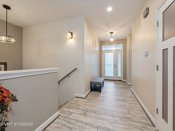 2nd image of 13 Lake Vista Ct