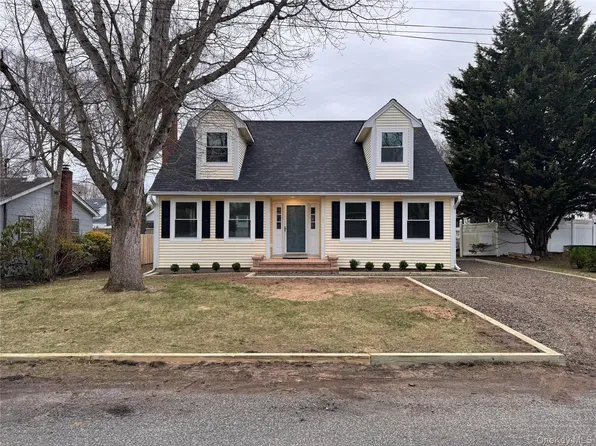 91 17th Street, Wading River, NY 11792