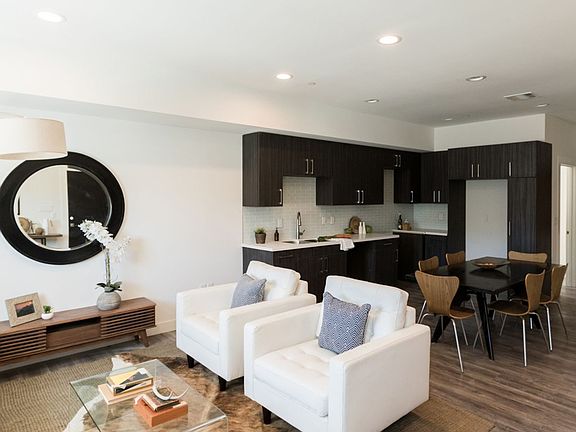 4th image of 14827 Victory Blvd #101