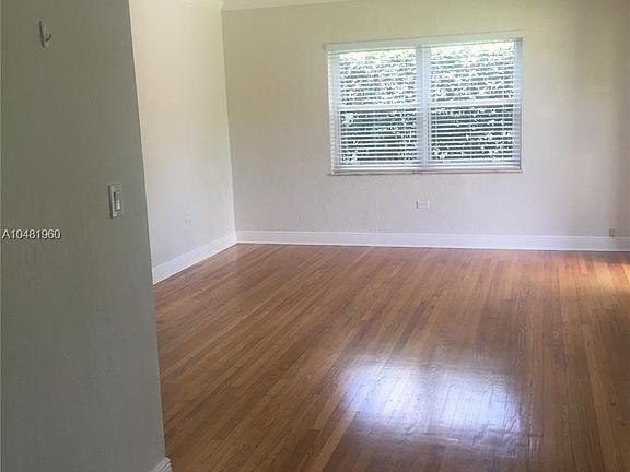 2nd image of 912 Tangier St