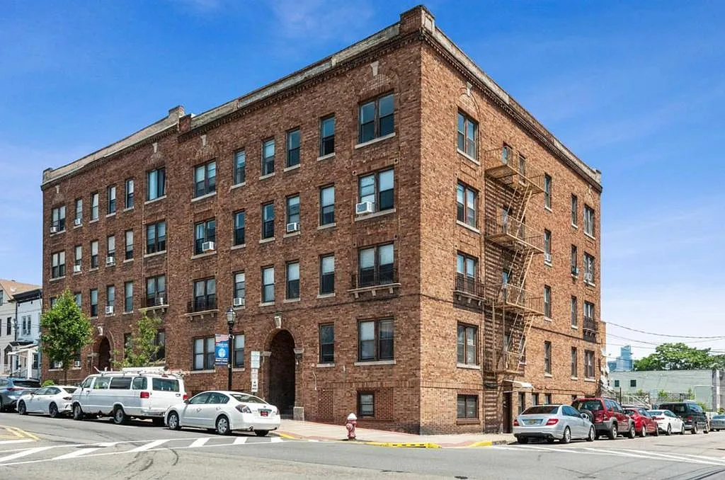 1200 Central Ave — Photo 1