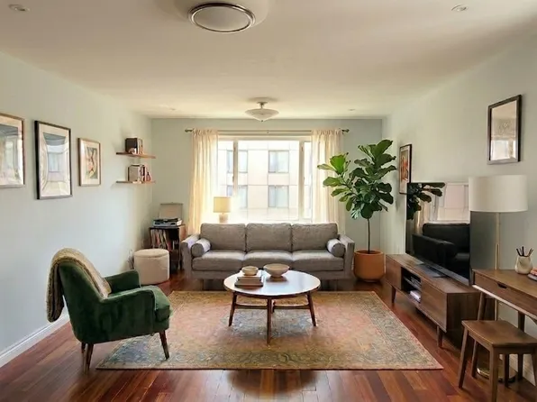 30-85 Vernon Boulevard image 1 of 15