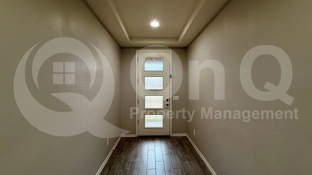 4 bed, 3.0 bath, 2520 sqft, $3,250 — Photo 4