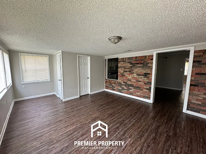 5101 Rolling Fields Dr — Photo 9