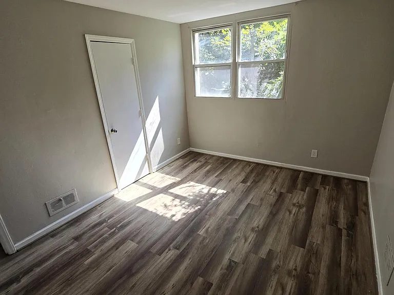 473 Frances Dr NW #B — Photo 5