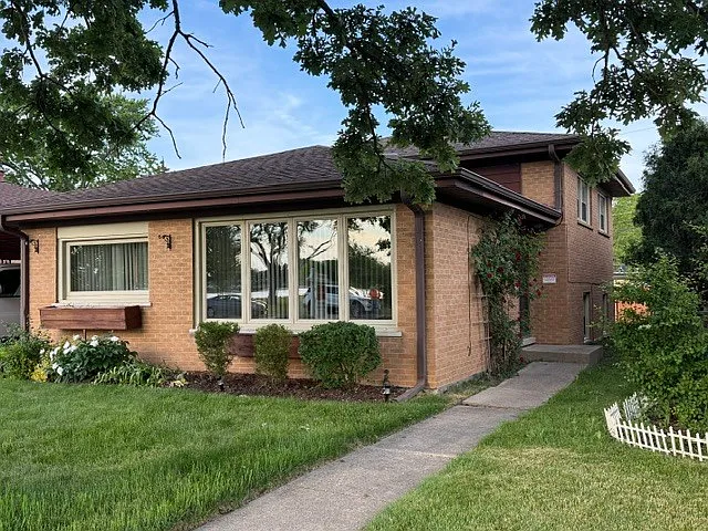 2185 Lee St — Photo 1