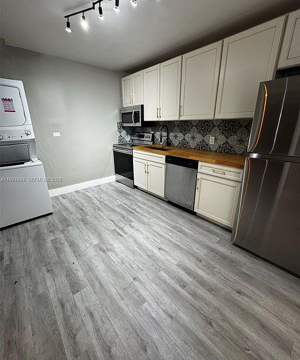 2nd image of 525 NE 1st Ave