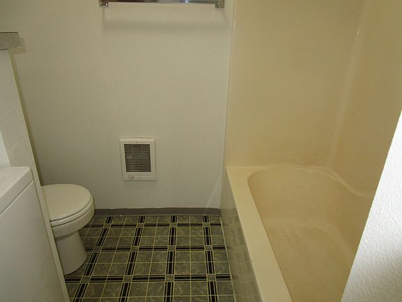 5th image of 610 Styner Ave #3