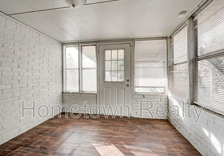 605 W Clarke St — Photo 40
