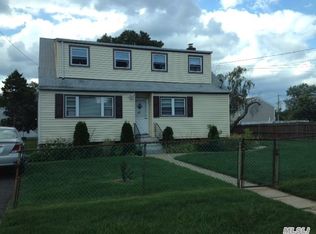 41 Spruce Rd, Amityville, NY 11701