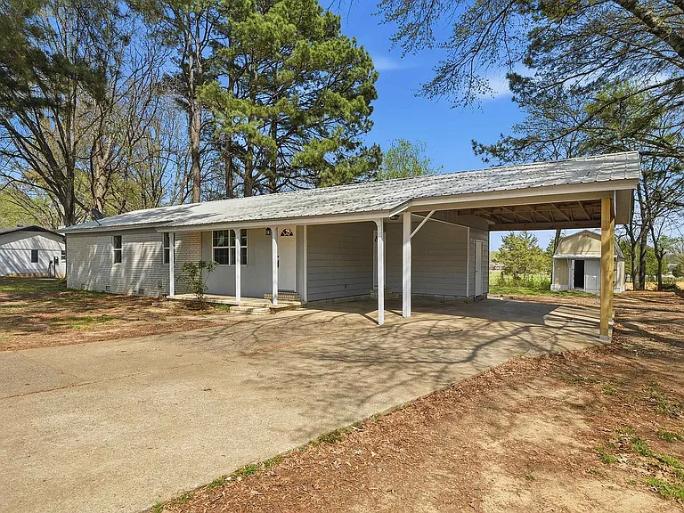 1410 Magee Dr — Photo 1