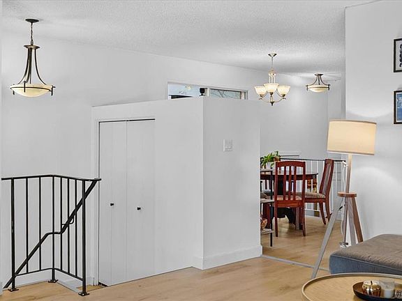 5th image of 219 E Sunvale Cres SE