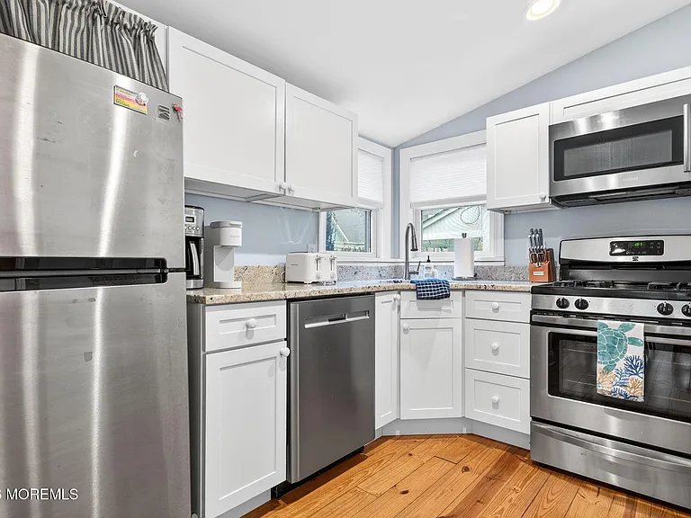 77 Abbott Ave — Photo 14