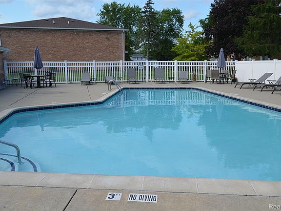 3rd image of 30789 Shiawassee Rd APT 9