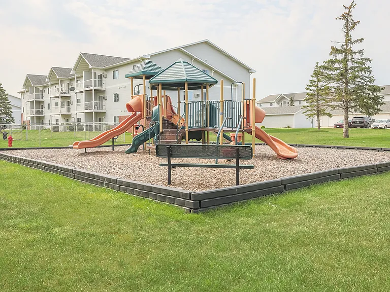 Osgood Townsite Apartment Homes — Photo 20