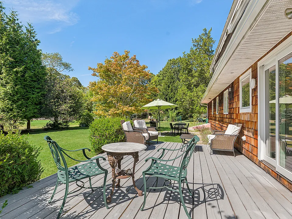 35 Bayberry Ln