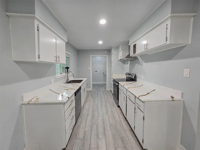 7007 Bellaire Blvd — Photo 7