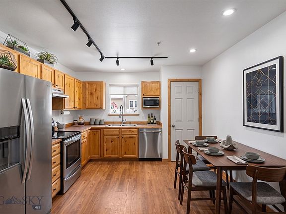 2nd image of 81 10th St APT 4